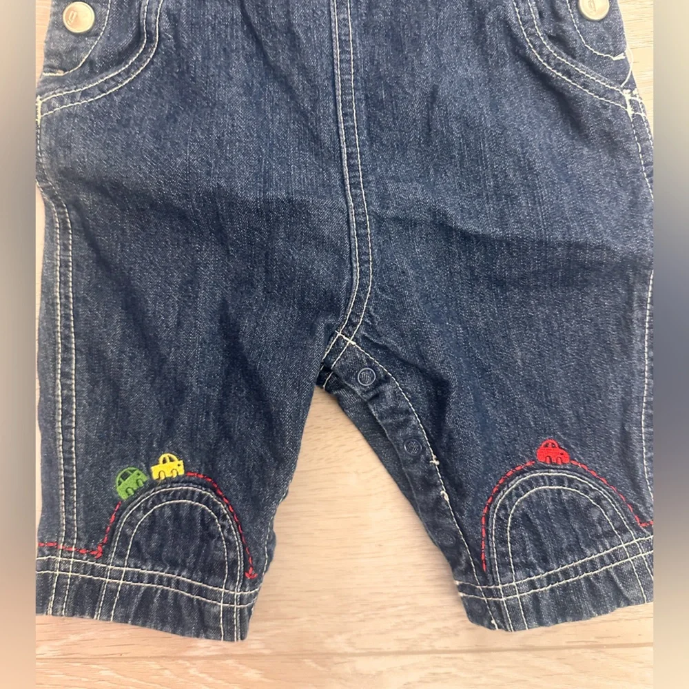 Early 2000s Gymboree Baby Denim Shortalls Car Embroidered Romper 0-3M